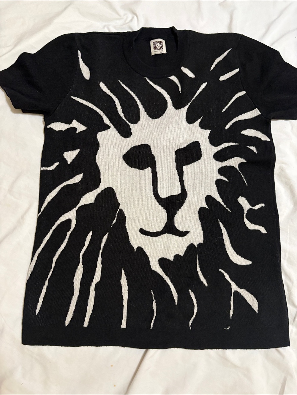 Anne Klein Black & White Lion Face Knit vintage Tee.